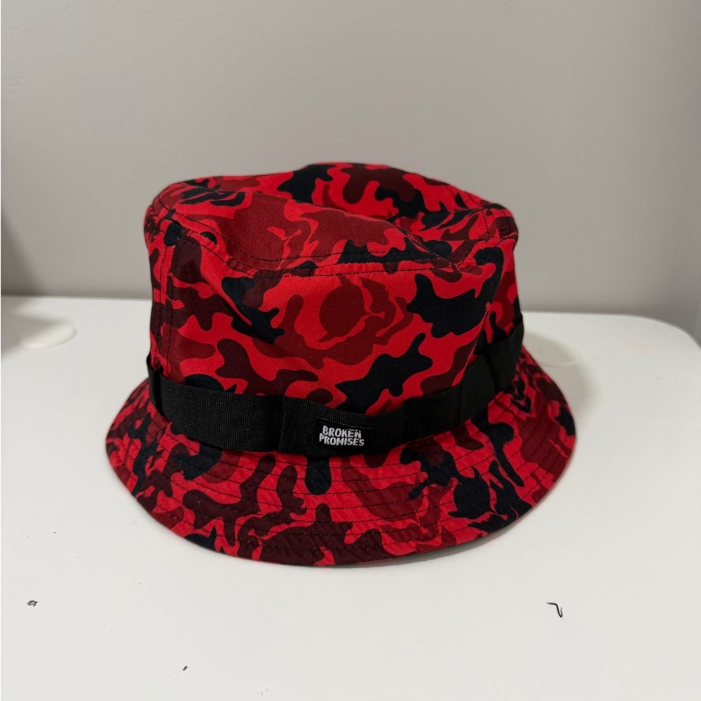 BROKEN PROMISES CAMO BUCKET HAT O/S